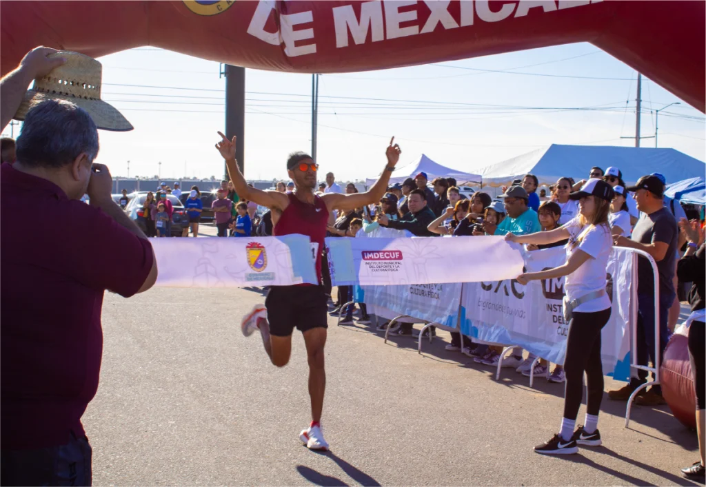 Cesar Mireles primer lugar carrera somos exe 2024